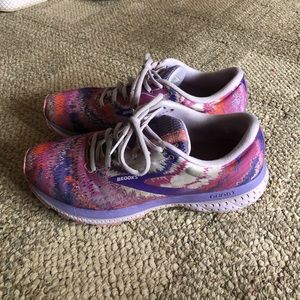 Worn women’s brooks empower her shoe